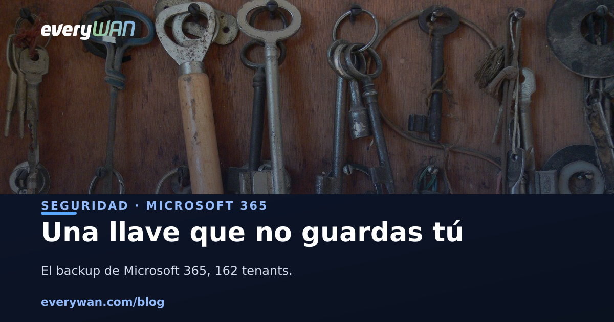 Tauler de fusta amb desenes de claus penjades, cadascuna amb la seva etiqueta