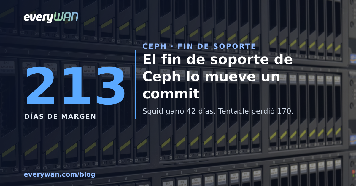 Filas de bandejas de disco SAS en el frontal de varios servidores de almacenamiento montados en rack