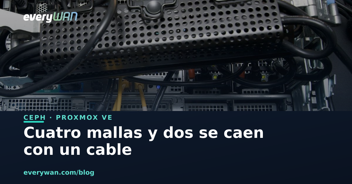 Parte trasera de un servidor en rack: brazos de gestión de cable, latiguillos amarillos entrando en los puertos de red y cables de alimentación negros