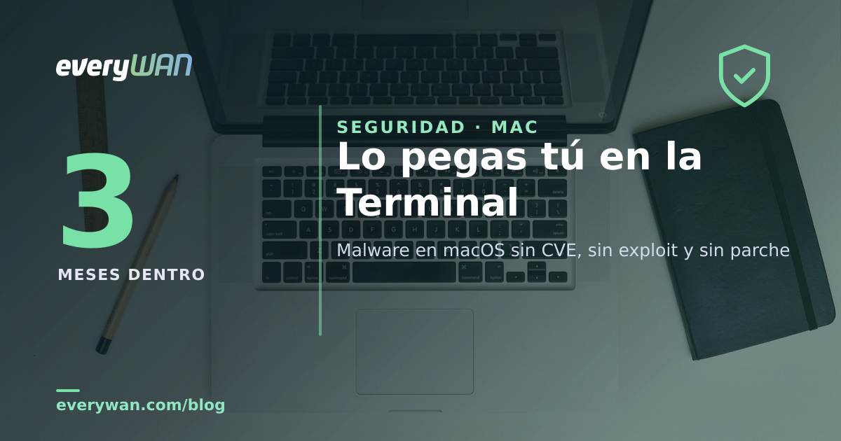 Un MacBook abierto visto desde arriba sobre un escritorio con una libreta y un lápiz: el equipo de trabajo donde alguien pega un comando dictado por una web