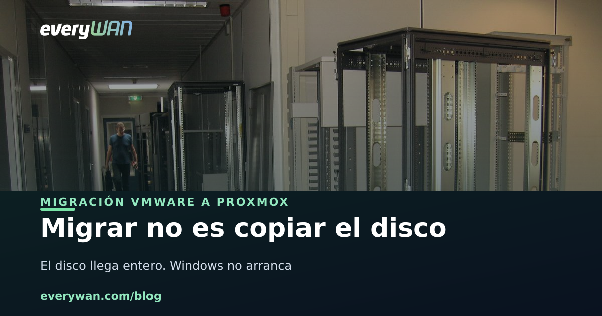 Armaris de rack buits, amb els rails a la vista, acabats d'instal·lar al passadís d'una oficina