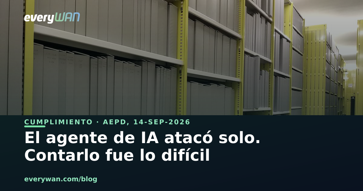 Passadís d'un arxiu amb prestatgeries compactes plenes de caixes d'arxiu numerades