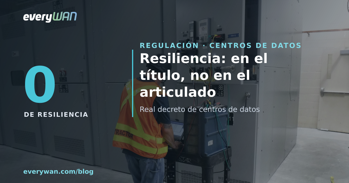 Sala de cel·les de mitja tensió d'una subestació elèctrica, amb un tècnic fent proves de sistemes
